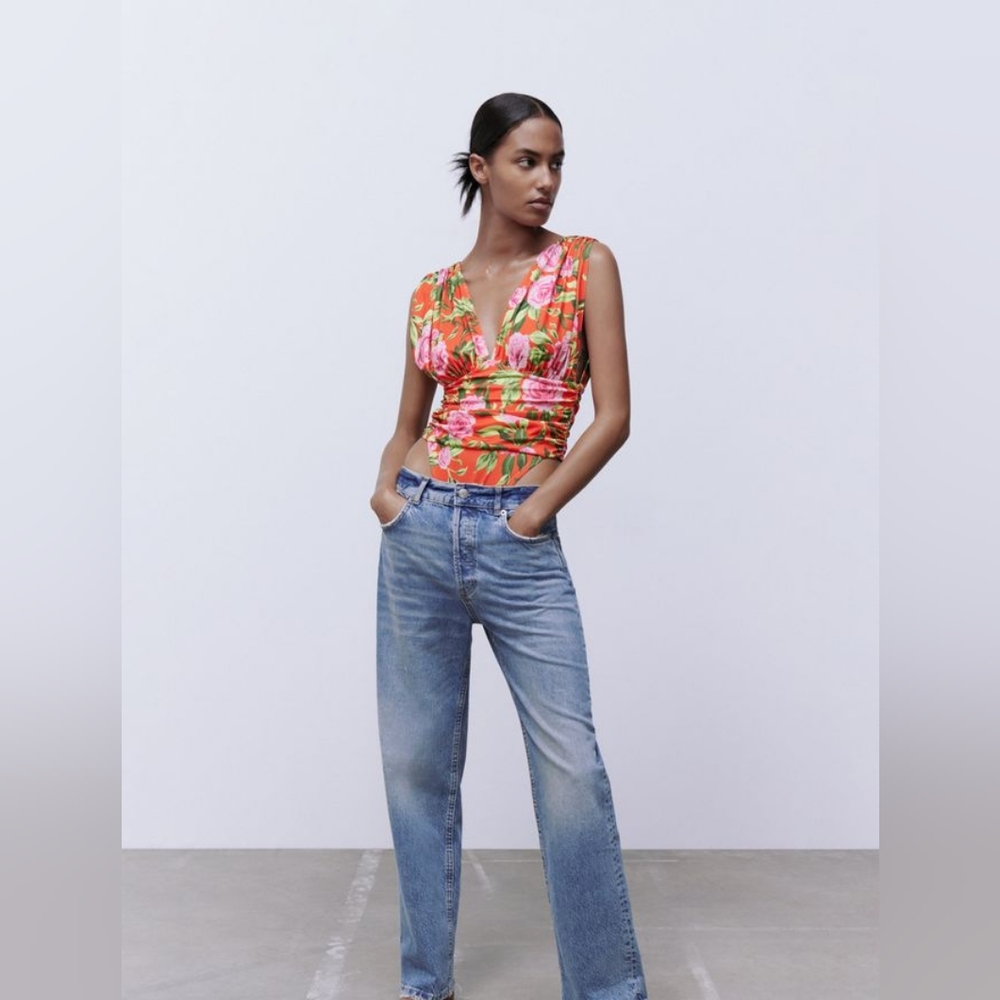 🌞Zara Drape Deep-neck Ruched Floral Bodysuit Top Floral Sleeveless NWOT - Picture 10 of 16